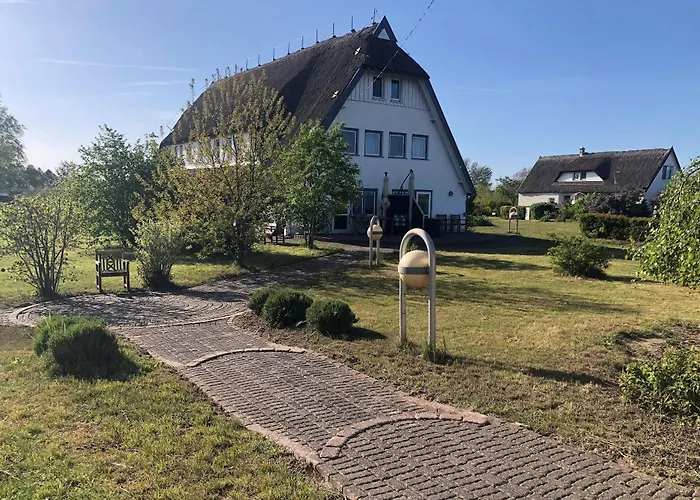 Апартаменты Suederhaus Hiddensee App 13 *
